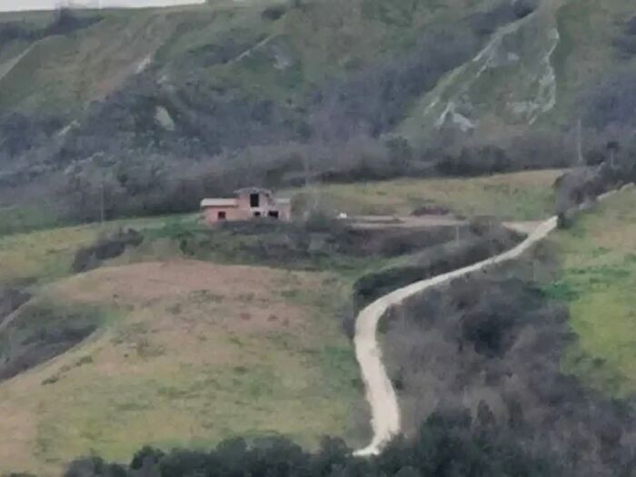 Casa con 6 locali in vendita in Montecchio