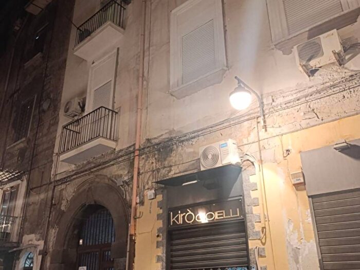 Appartamento bilocale in affitto in Vico I Piazza Larga, Borgo Orefici, Napoli