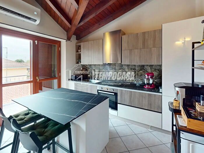 Appartamento trilocale in vendita in Via Rosselli, Magenta