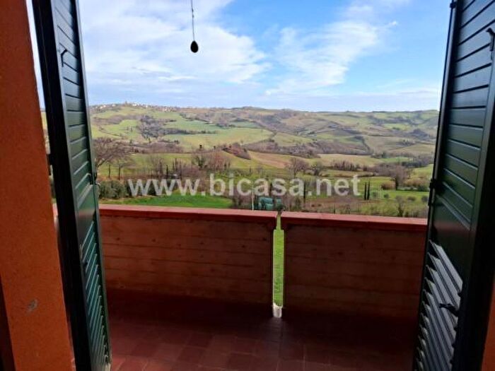 Appartamento con 6 locali in vendita in Via Case Popolari, Sassocorvaro Auditore