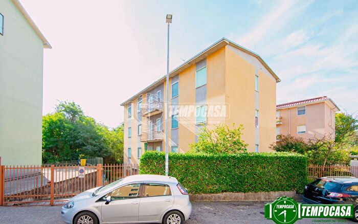 Appartamento trilocale in vendita in Via Grossi, Pavia