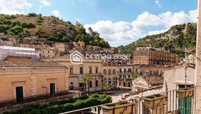 Casa con 5 locali in vendita in Modica