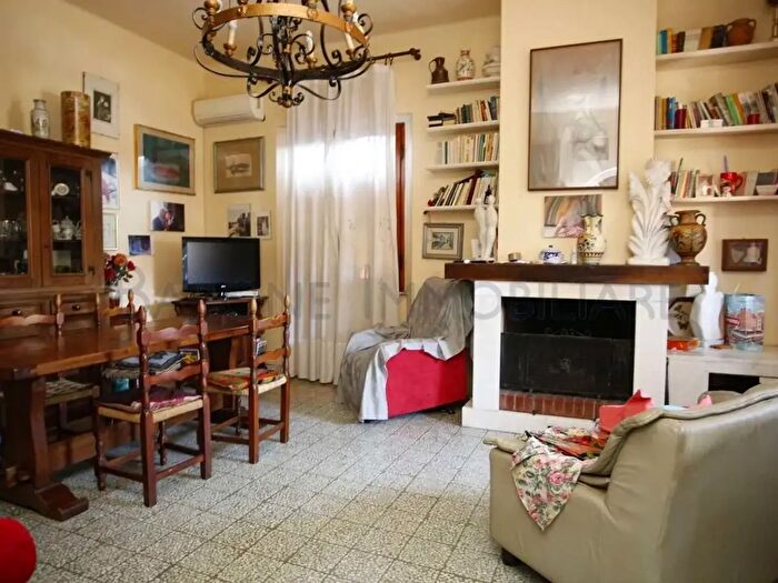 Appartamento con 5 locali in vendita in Via Benedetto Croce ter, Massa