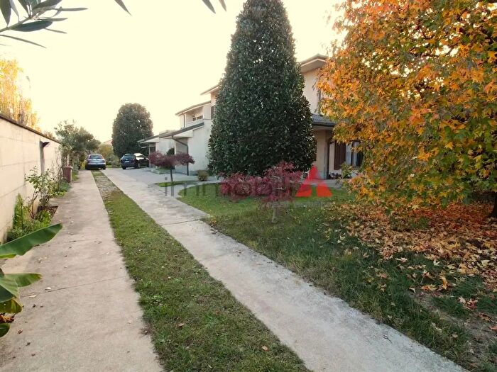 Casa trilocale in vendita in Carugate