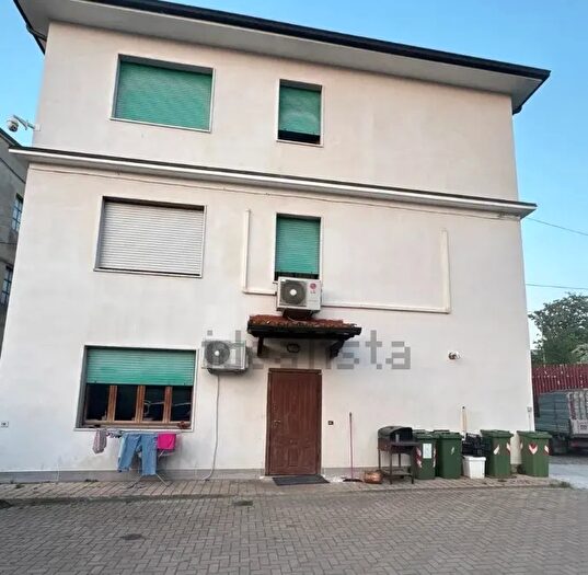 Appartamento quadrilocale in vendita in Viale Isonzo, Orzinuovi