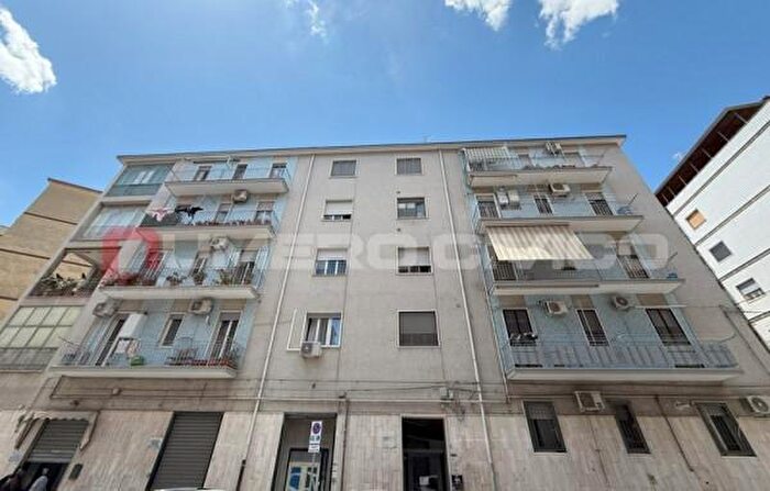 Appartamento trilocale in vendita in Via Edmondo De Amicis, Foggia