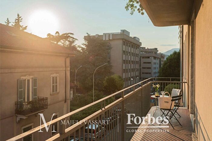 Appartamento trilocale in vendita in Via Santo Garovaglio, Como