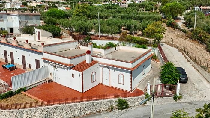 Casa quadrilocale in vendita in Via Madonna della Libera, Monte SantAngelo