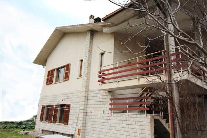 Casa con 5 locali in vendita in Urbino