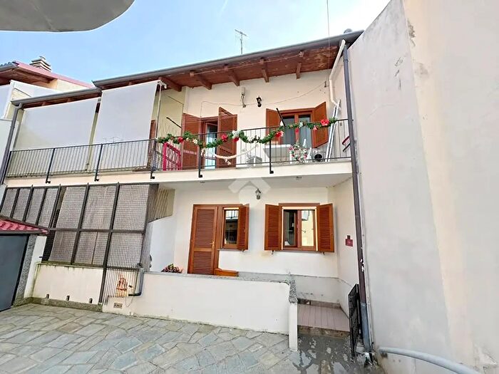 Casa trilocale in vendita in Via Roma, San Francesco Al Campo
