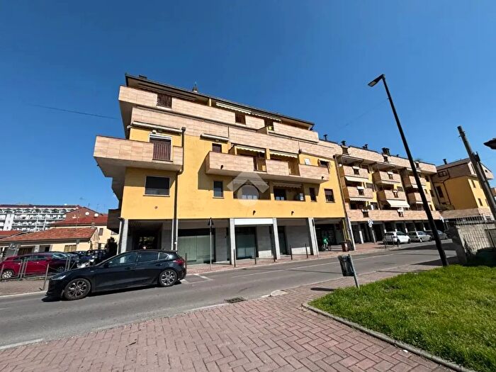 Appartamento trilocale in vendita in Via Filippo Turati, Limbiate