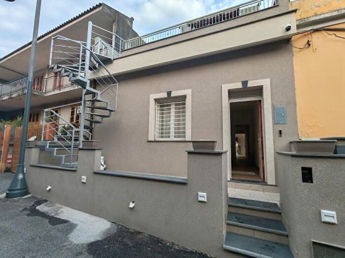 Casa quadrilocale in vendita in Via Sabotino, Acireale