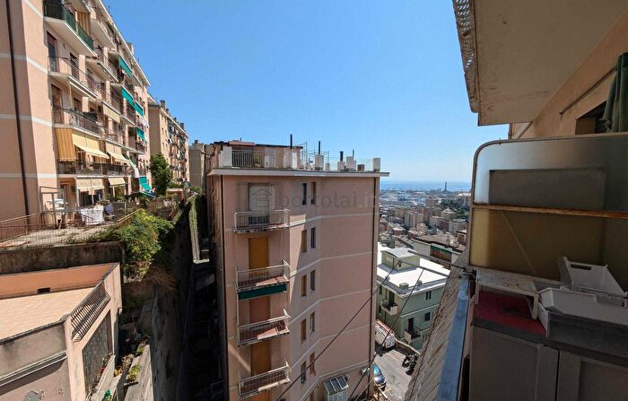 Appartamento quadrilocale in vendita in Via Casartelli, Genova