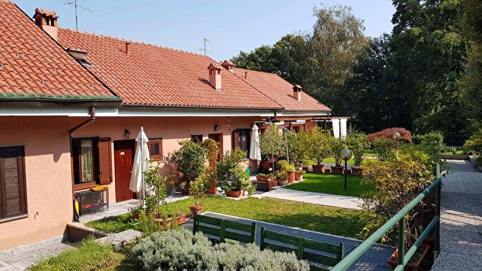 Casa con 5 locali in vendita in Via Volta, Sirtori