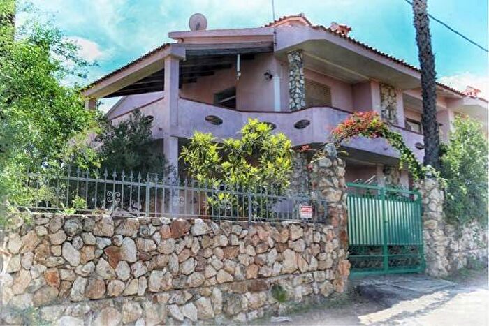 Casa quadrilocale in affitto in Via Bruxelles, Iscra E Voes, Siniscola