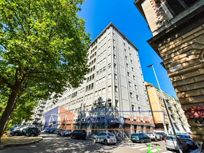Appartamento trilocale in vendita in Corso Massimo d'Azeglio, Torino
