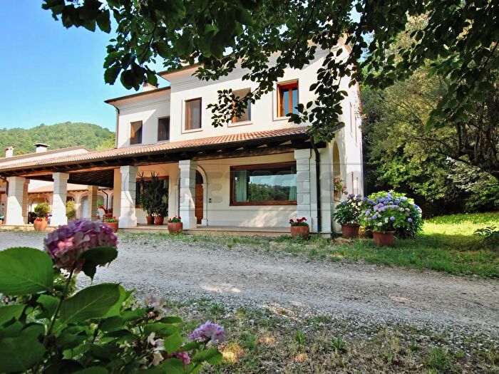 Casa con 8 locali in vendita in Via Savegnago b, Cornedo Vicentino