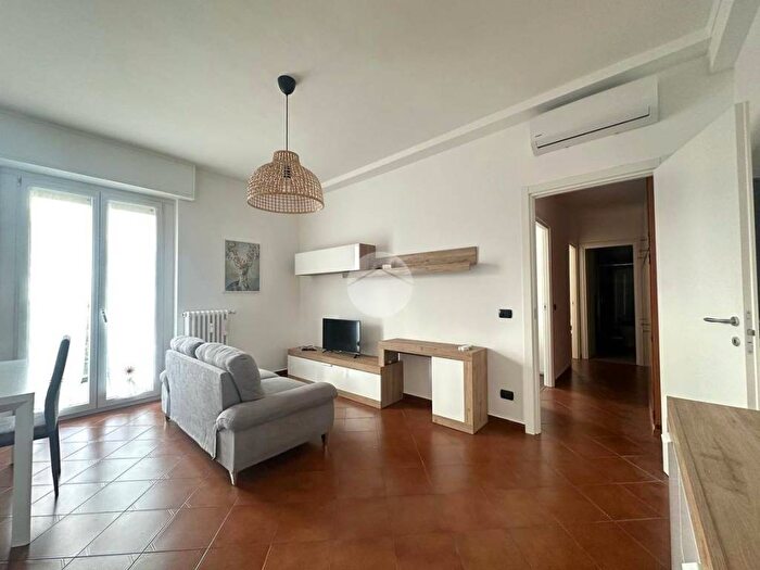 Appartamento trilocale in affitto in Via Oreste Salomone, Viale Ungheria Mecenate, Milano