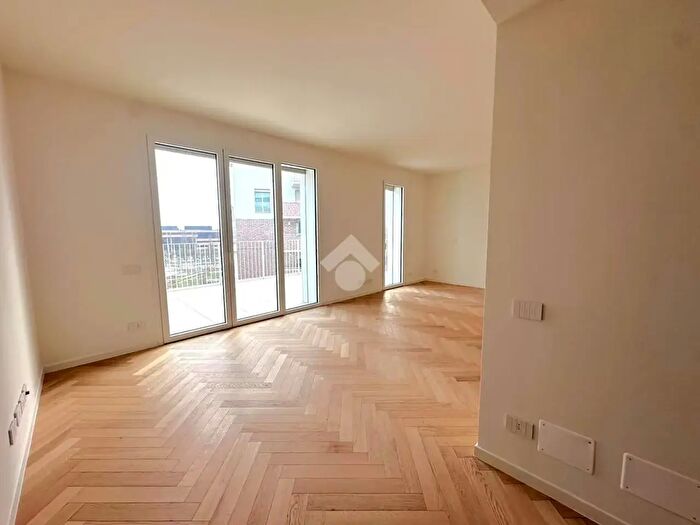 Appartamento trilocale in vendita in Via Novembre, Basiglio