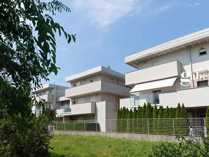 Appartamento quadrilocale in vendita in Via Giovanni Paolo II, Roncello
