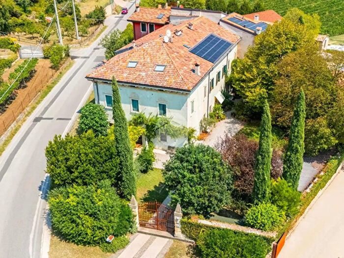 Casa con 6 locali in vendita in Via Villa, Mezzane Di Sotto