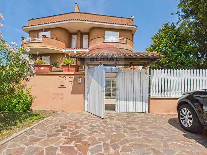 Casa con 9 locali in vendita in Fiorenzuola di Focara, Fiumicino