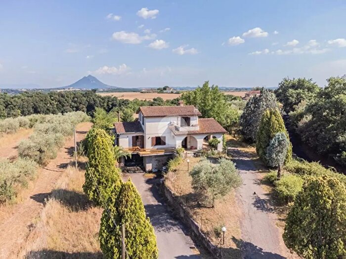 Casa con 7 locali in vendita in Via Tempio di Giunone, Civita Castellana