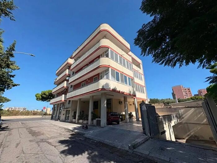 Appartamento quadrilocale in vendita in Via Calore, Brindisi