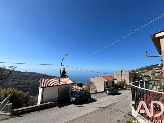 Casa con 10 locali in vendita in Frazione Luisi, Fiumefreddo Bruzio