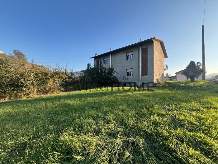 Casa quadrilocale in vendita in Via Acquarola, Cesena