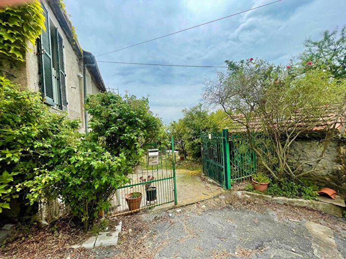 Casa con 7 locali in vendita in Via Costa, Diano Arentino