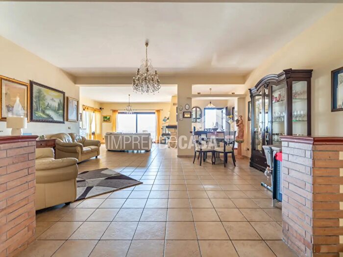 Casa con 8 locali in vendita in Via San Giordano Ansalone, Palermo