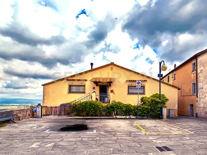 Casa con 8 locali in vendita in Via Grottanelli, Grosseto