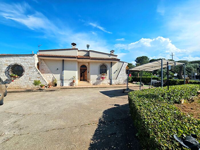 Casa con 7 locali in vendita in Mesagne