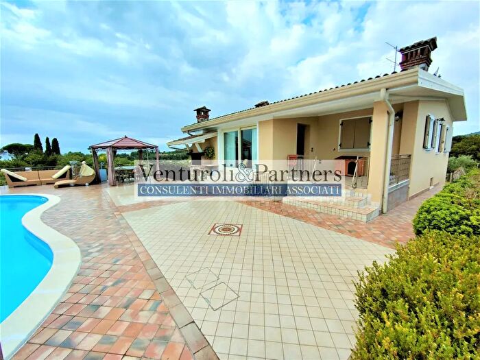 Casa quadrilocale in vendita in Via Castellana, Soiano Del Lago