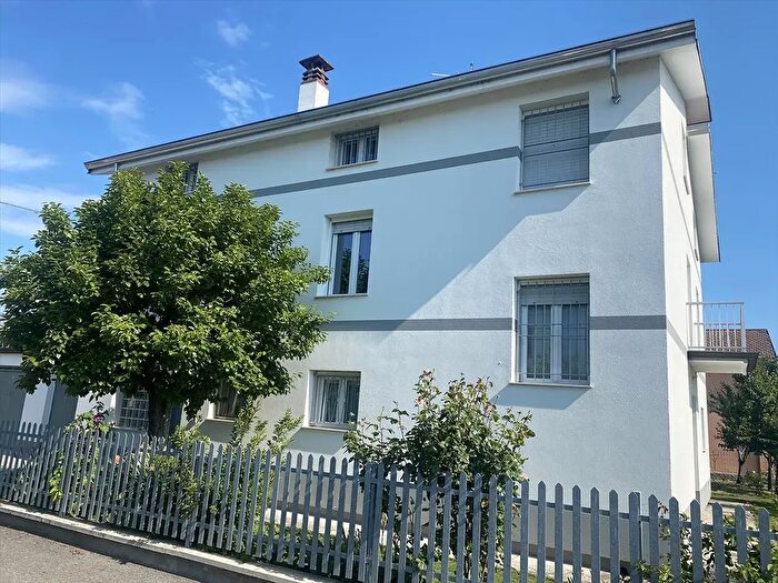 Casa con 6 locali in vendita in Pontenure