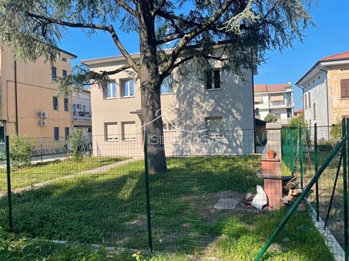 Appartamento con 5 locali in affitto in Via Antonio Possevino, Due Pini Te Brunetti, Mantova