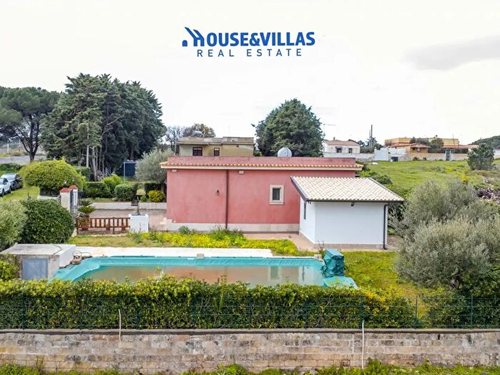 Casa quadrilocale in vendita in Contrada Montagna, Avola