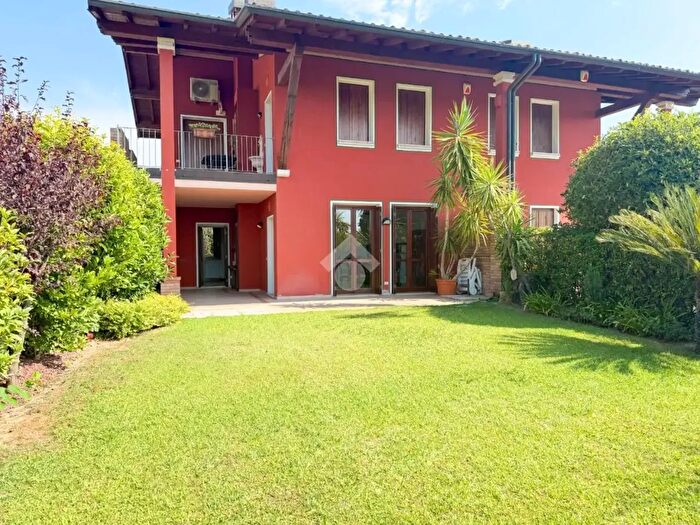 Appartamento trilocale in vendita in Via Ri Fiochel, Padenghe Sul Garda