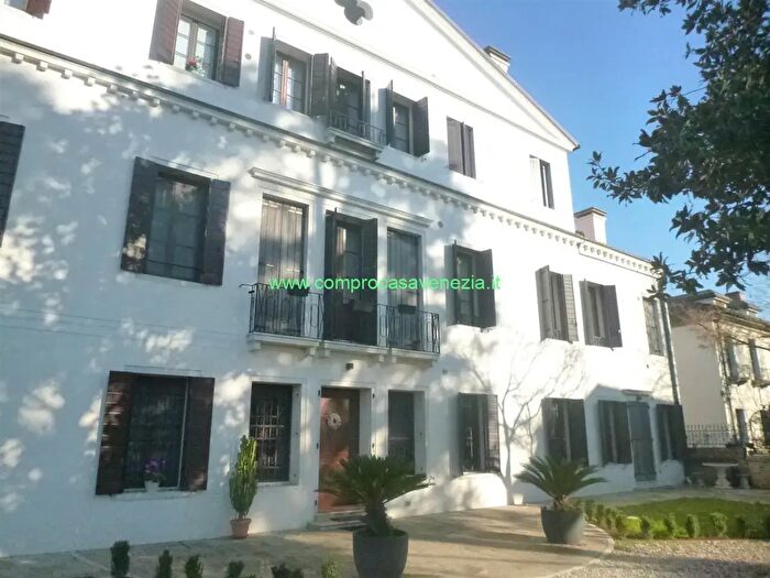 Appartamento con 5 locali in affitto in Viale Garibaldi, Venezia