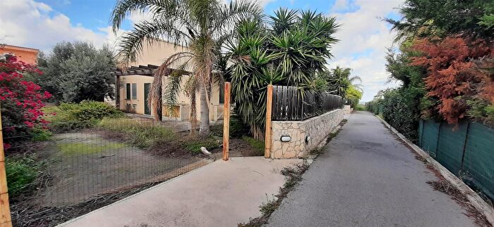 Casa trilocale in vendita in Via dei Normanni, Campofelice Di Roccella