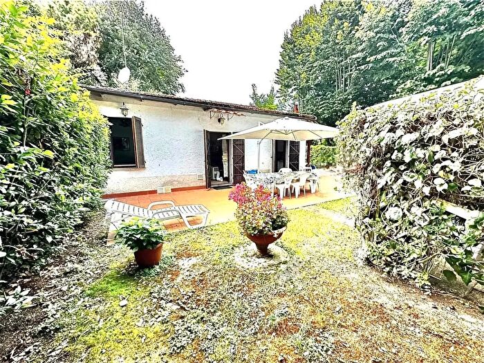 Casa con 5 locali in vendita in Massa