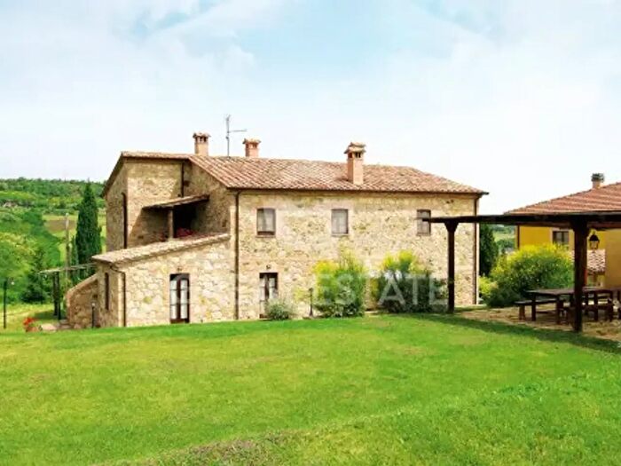 Casa con 6 locali in vendita in Via di Chianciano, Sarteano