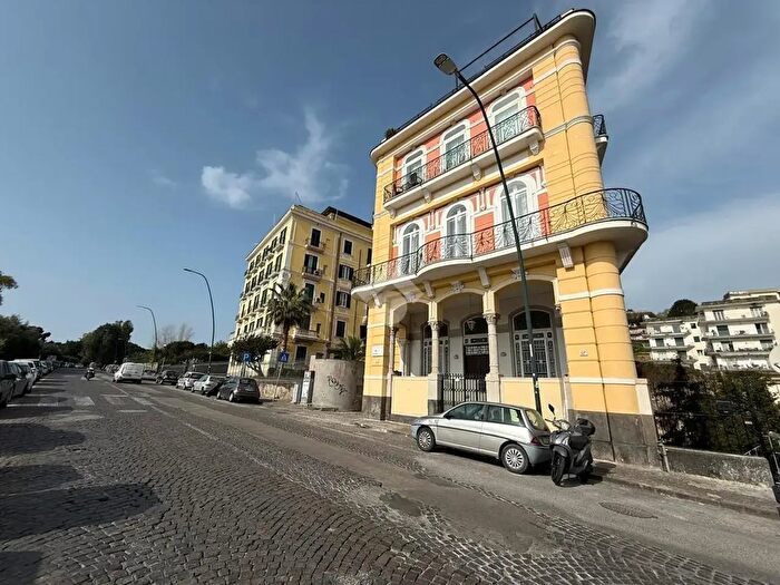 Appartamento con 6 locali in vendita in Via Santo Strato, Napoli