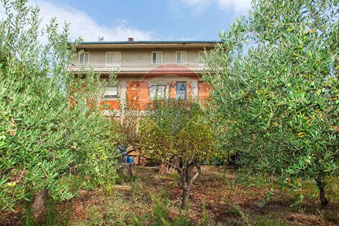 Casa con 12 locali in vendita in Contrada San Giovanni Snc, Leonforte