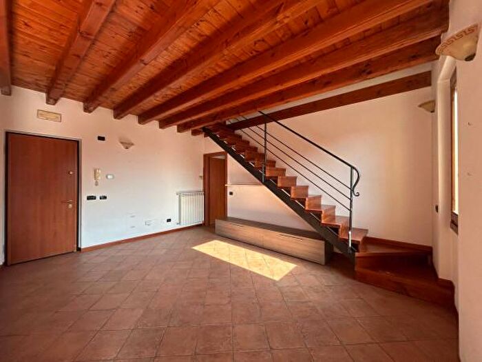 Appartamento quadrilocale in vendita in Via Fratelli Calvi, Credaro