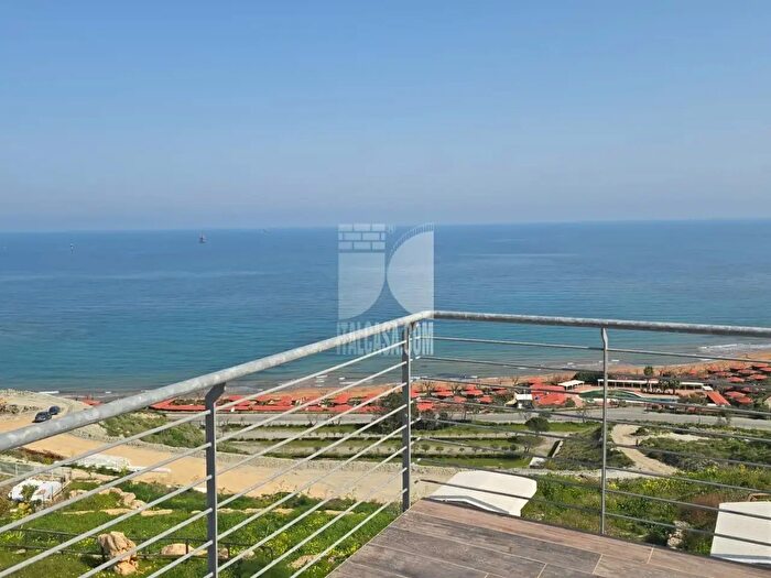 Appartamento con 5 locali in vendita in Viale Magna Grecia, Crotone