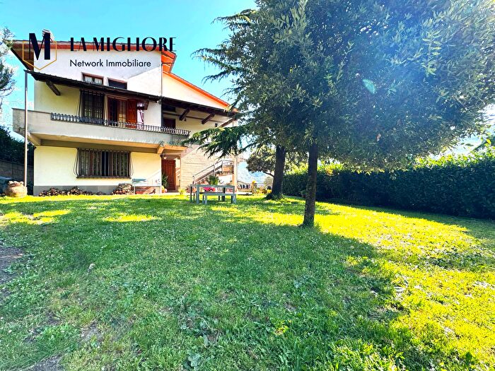 Casa con 10 locali in vendita in Via di Rilaio, Prato