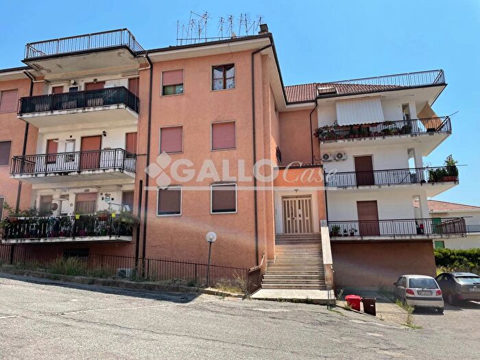 Appartamento con 5 locali in vendita in Via Aldo Moro Castrolibero, Castrolibero