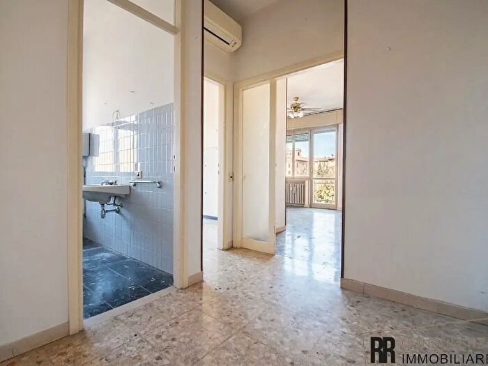 Appartamento trilocale in vendita in Via Elena da Persico, Verona